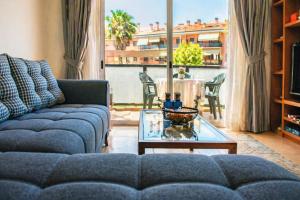 Apartamento Santa Cristina & Bright 2BR with Balcony, Pool & Garden View- Fenals