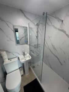 Contemporary 1-Bed Retreat Free Parking & Patio