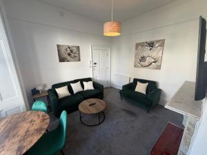Contemporary 1-Bed Retreat Free Parking & Patio