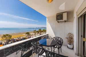 Sea View Apartment Durrës Waterfront by PikHost