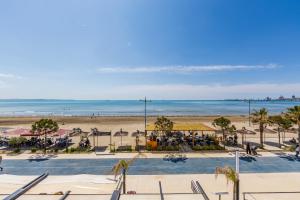 Sea View Apartment Durrës Waterfront by PikHost
