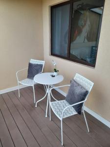 Seaview Paradise - Sleeps 3 - Pool - Parking