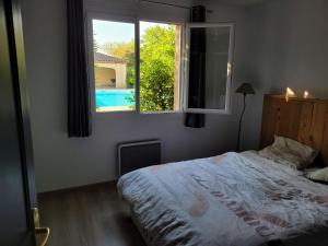 Large quiet house with pool