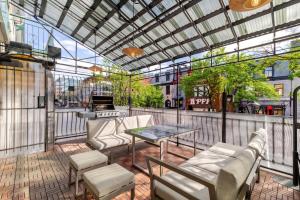 Theatre Hotel by Lodgo