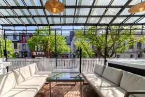 Theatre Hotel by Lodgo