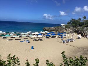 Ocean Front Poolside Condo 2bd 2ba