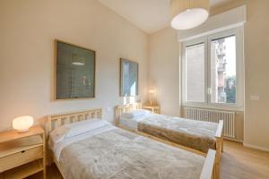 Giro 52 - 2 bedroom Apartament, close to San Siro, Fiera and 10 min metro to Duomo