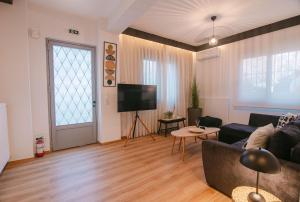 Modern 2BR Garden Apartment with Outdoor Patio