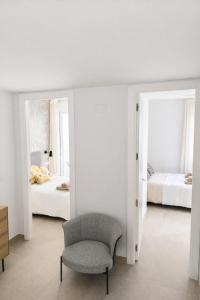 Sunny Waves & Coast 2 Apts, 6BR, AC & Heated POOL