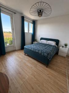Family home with indoor pool & spa sleeps 22