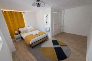 Family home with indoor pool & spa sleeps 22