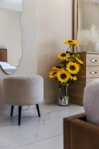 Sun & Sea Apartment Durrës Waterfront by PikHost