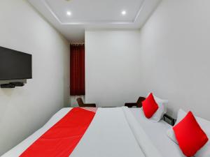 Hotel O Manjushree Boarding & Lodging nearby Dr.BR Ambedkar Stadium Basveshwar nagar