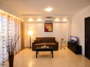 Diamond Deluxe Apartments Pool&Bar