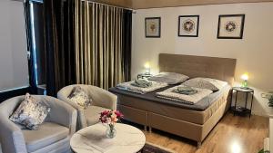 Private Studio Apartment with Balcony in Dortmund-Brackel