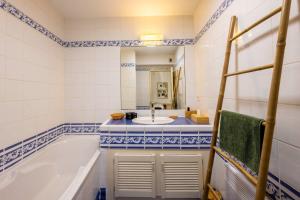 Vue piscine Appartement sympa