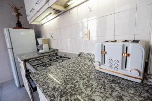 Casa amplia para 7 con garaje, parrilla y espacio de trabajo en zona residencial de Mendoza