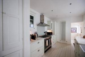 Beautiful house, Cirencester centre, parking