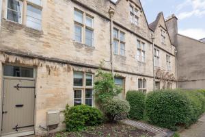 Beautiful house, Cirencester centre, parking