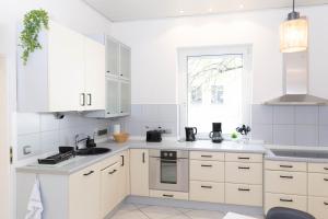 Modernes Apartment am Park ruhig, komfortabel, Handtücher, Bettwäsche, MagentaTV