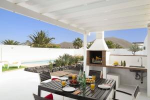 Villa Lomo Blanco by Villa Plus