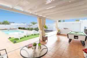 Villa Lomo Blanco by Villa Plus