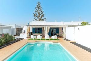 Villa Lomo Blanco by Villa Plus