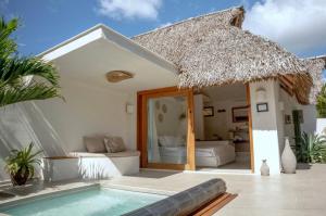 Mahalo Uraka Suite Private Pool and Kitchen