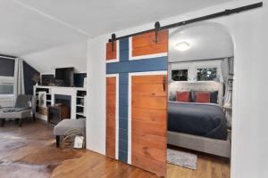 Cozy 1BR in Historic Triplex 11
