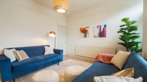 Stylish 4-Bed Home with Free Parking in Crookes