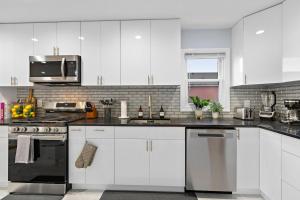 Urban Haven, Spacious 3BR 2BA, Easy NYC Access