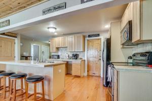 Luxe Helen Gem with Hot Tub and Pool Access