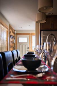 The Trail House 7BR Sleeps 18 Spacious Retreat
