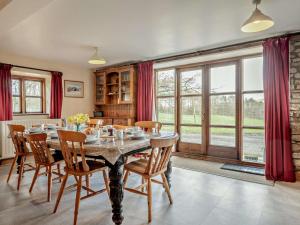 4 Bed in Builth Wells oc-90375