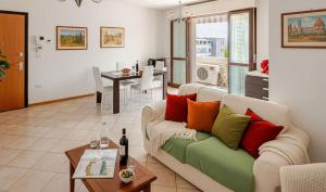 5&5 - Spacious, Bright, With FREE Private Parking