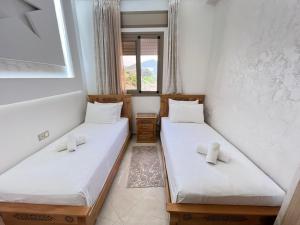 Iris good life mountain Apt, pool and beach 600m