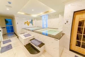Seven Seas Cote Private pool access