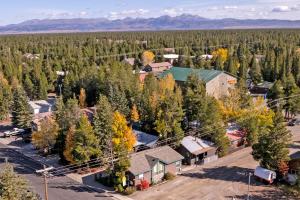 Fox Cabin - 6 Blocks to Yellowstone Natl Park!