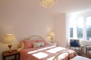 Three Bedroom House by Brookland Stays Serviced Accommodation & Short Lets in Hove