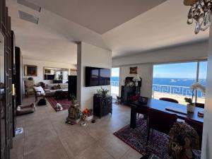 Stunning sea view apartment with private terrace