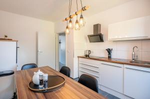 Moderne Wohnung für 6 nahe Arena