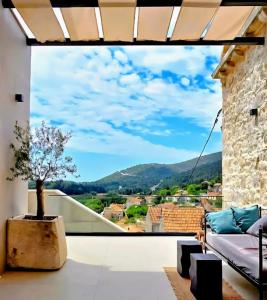 Top of the Pupnat - Private Design Villa with Panoramic Views & Infinity Pool