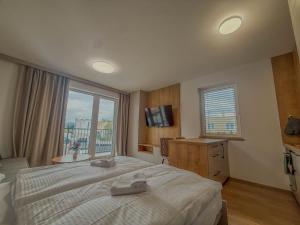 Cozy studio with free parking near the lake