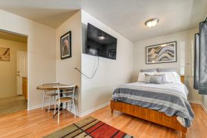 Near Oregon Caves: 2-Studio Retreat w Game Room!