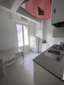 ATTICO SUL MARE con balcone sulla spiaggia e terrazza solarium di 25 mq