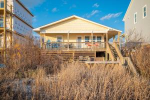 Sandy Dunes by Oak Island Accommodations