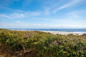 Sandy Shore by Oak Island Accommodations