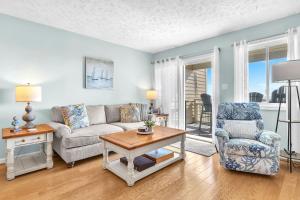 Sandy Shore by Oak Island Accommodations