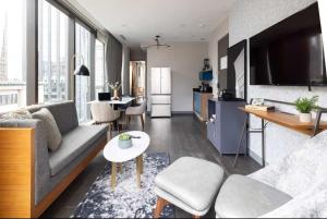 The Vibe on 5th XIV Vibe 8763