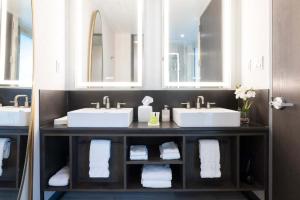 The Vibe on 5th XIV Vibe 8763